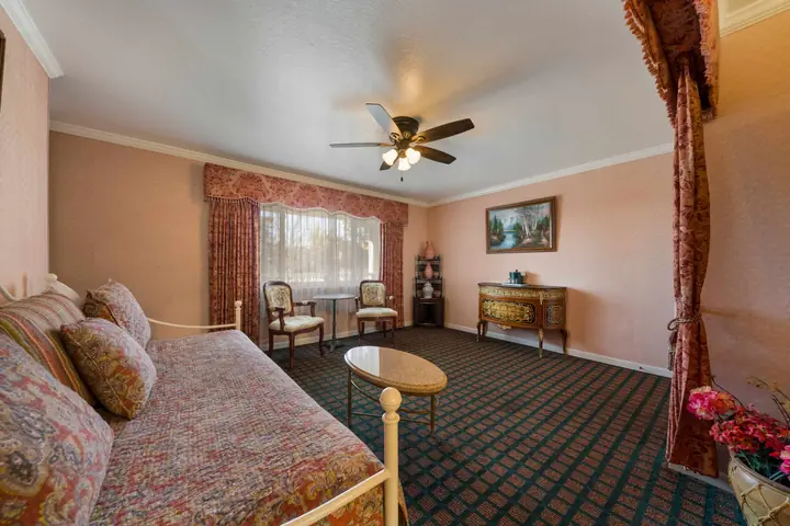 Daybed and sitting area in the suite living room