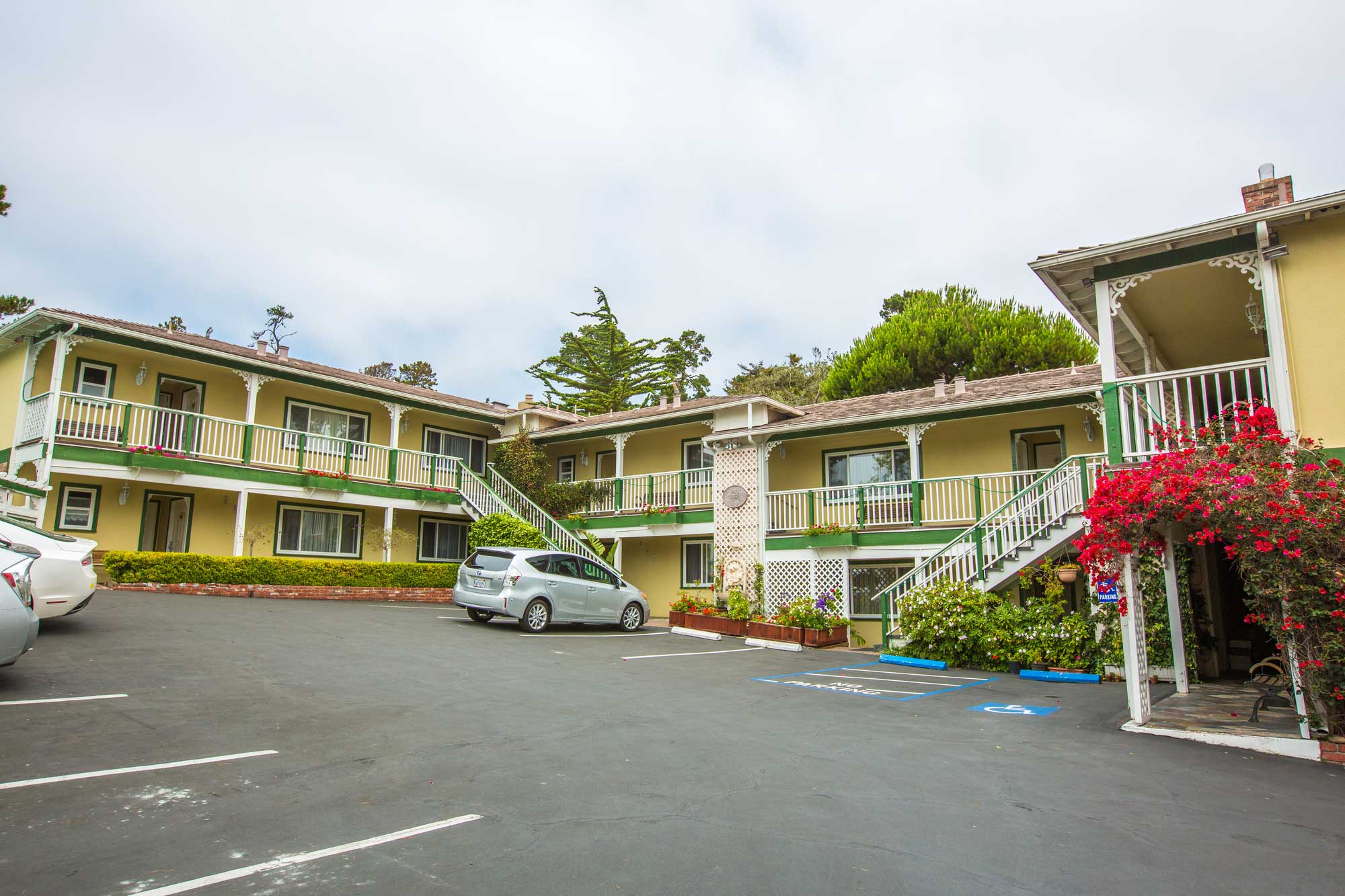 Carmel Inn & Suites - Hotel in Monterey, CA